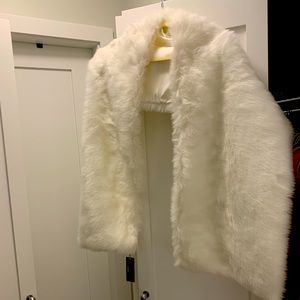 Evening/ bridal faux fur shawl/ shrug/ cape